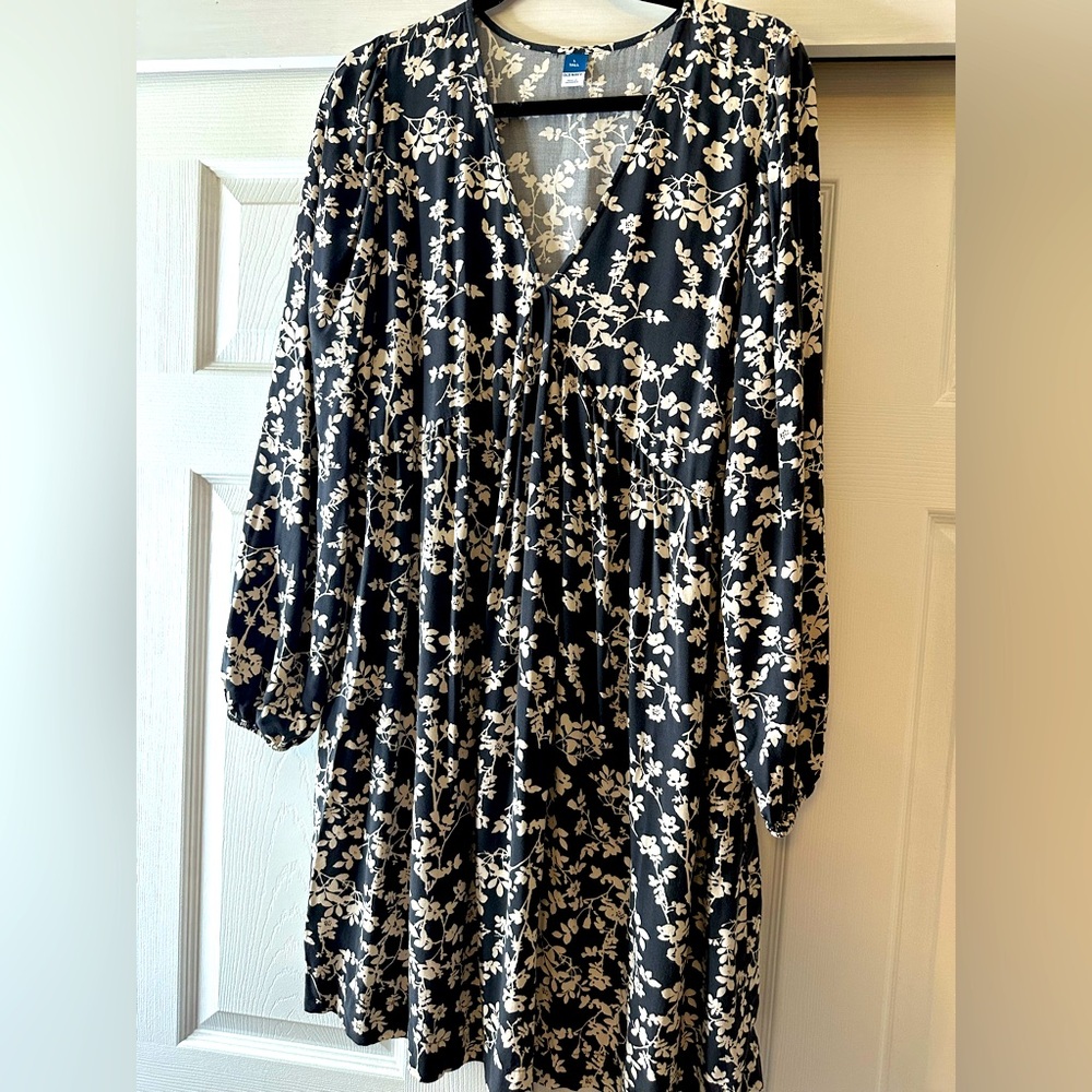 Old Navy Black and White Floral Long Sleeve midi Dress SZ L tall